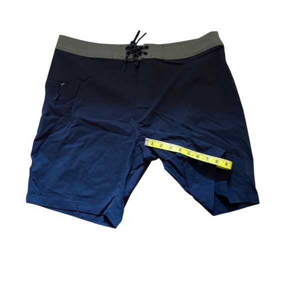 J. Crew Men's Board Shorts, Size 35 - Picture 5 of 8